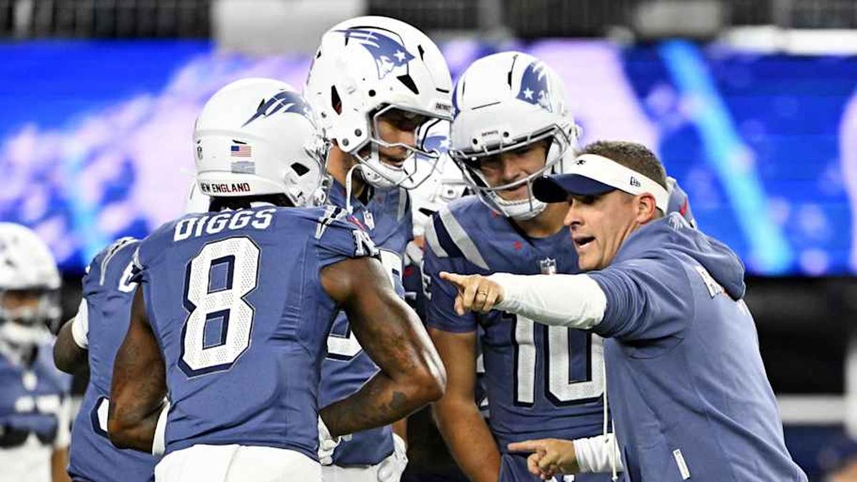  Nov 13, 2025; Foxborough, Massachusetts, USA; (Editors Notes: Caption Correction) New England Patriots offensive coordinator Josh McDaniels huddles up before the game against the New York Jets at Gillette Stadium. Mandatory Credit: Eric Canha-Imagn Images | Eric Canha-Imagn Images 