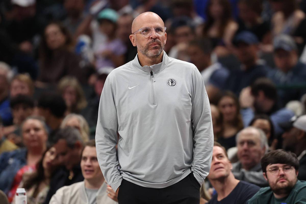  DALLAS, TEXAS - MARCH 01: Head coach Jason Kidd of the Dallas Mavericks watches play during the first half against the Milwaukee Bucks at American Airlines Center on March 01, 2025 in Dallas, Texas. (Photo by Sam Hodde/Getty Images) 
