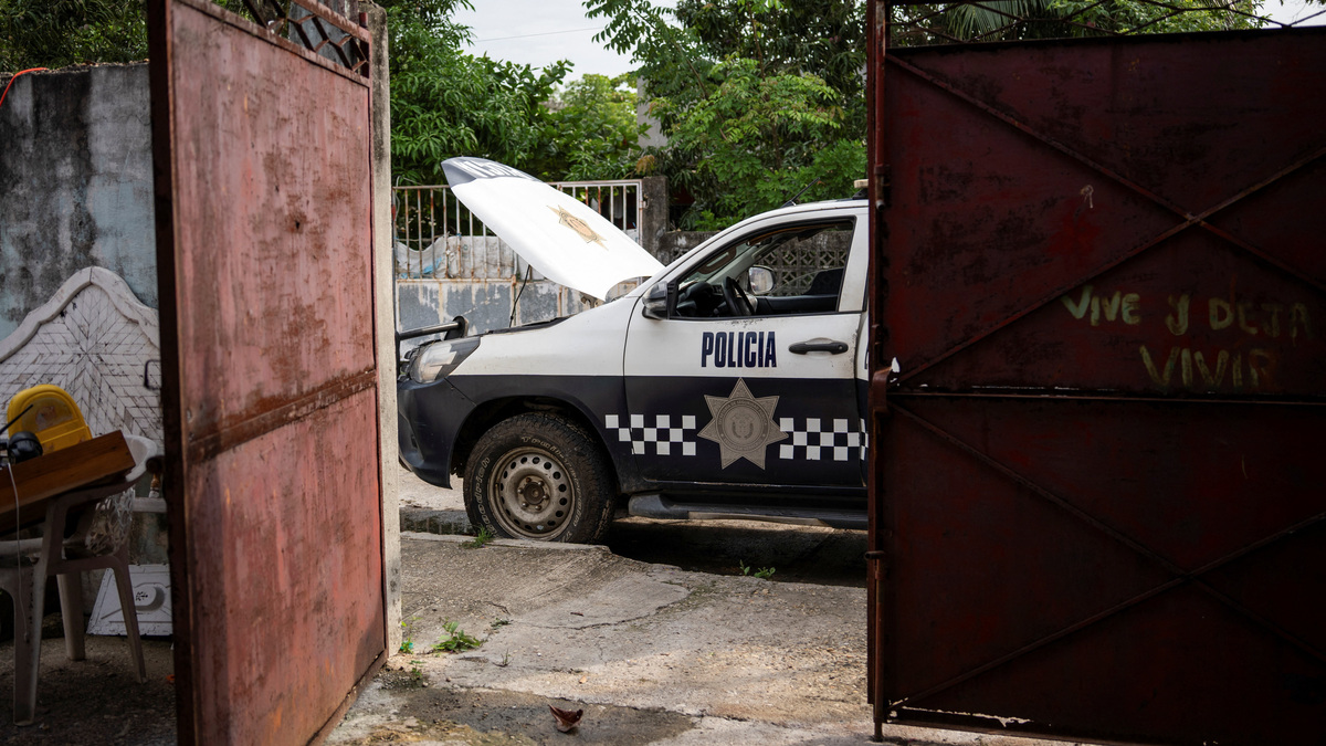 A police vehicle stands outside the home of journalist Roxana Guzman, who was abducted by unidentified armed men at her residence on June 2, in Nanchital, Veracruz state, Mexico, June 12, 2026. REUTERS/Angel Hernandez