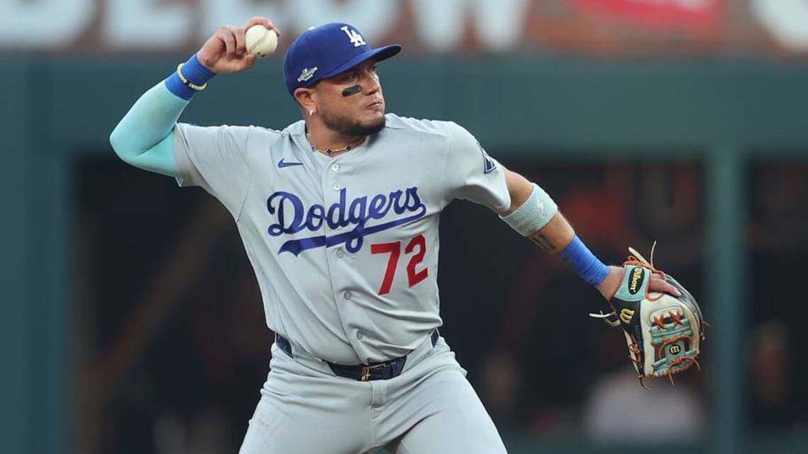 Dodgers' Miguel Rojas Exits NLDS Game 3 With Apparent Injury