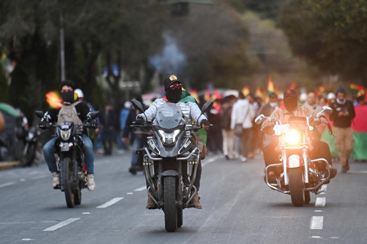 Demonstrators ride motorcycles during a march, which organizers have dubbed a "defense of democracy," to rally against road blockades and what they call pressure measures used by protesters calling for the resignation of Bolivia’s President Rodrigo Paz, amid the country’s economic and fuel crisis, in La Paz, Bolivia, May 20, 2026. REUTERS/Claudia Morales