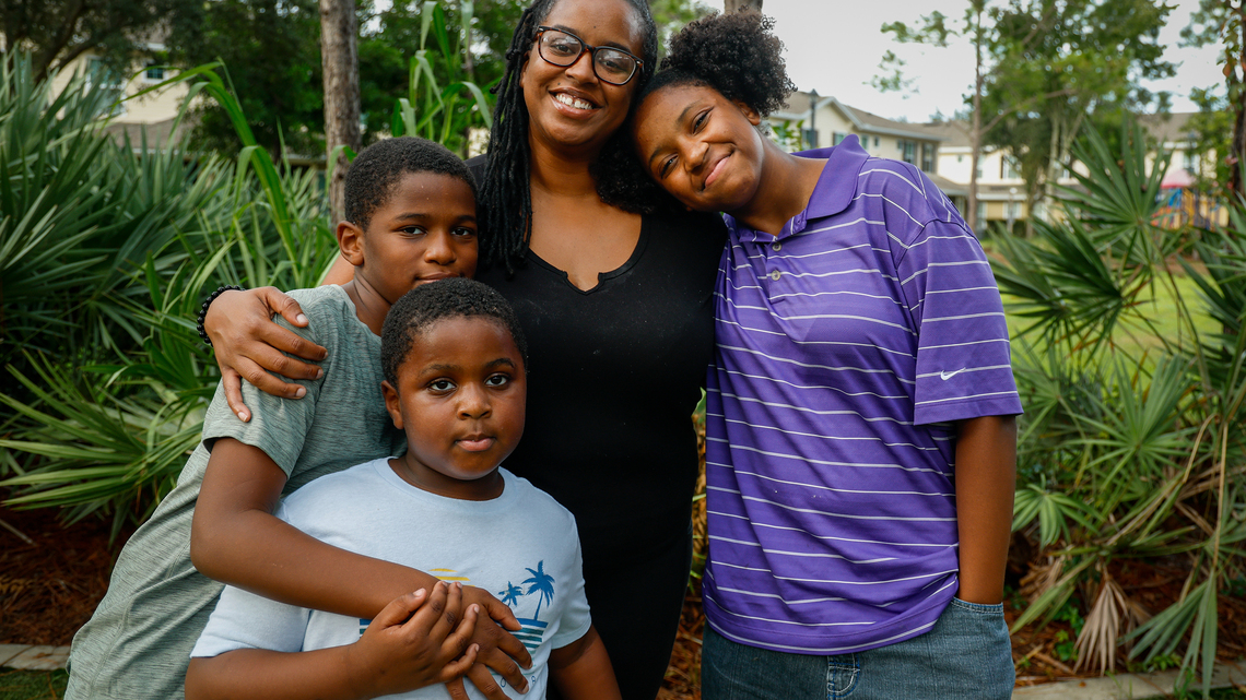 Florida families struggle to buy groceries after losing food stamps 