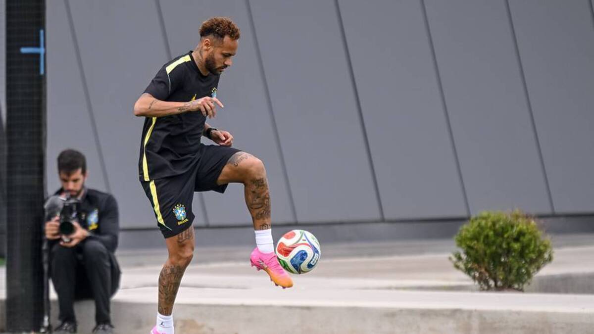  Neymar is slowly stepping up his involvement. | Harry Langer/DeFodi Images/Getty Images 