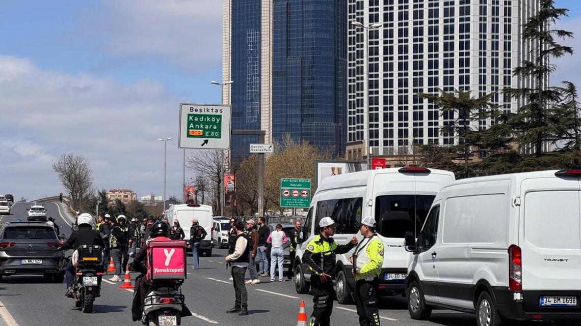 Suspect killed, 2 detained after gunmen, police trade fire in Istanbul 