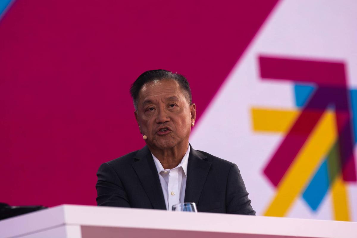  Hock Tan, CEO of Broadcom expects AI sales to accelerate 