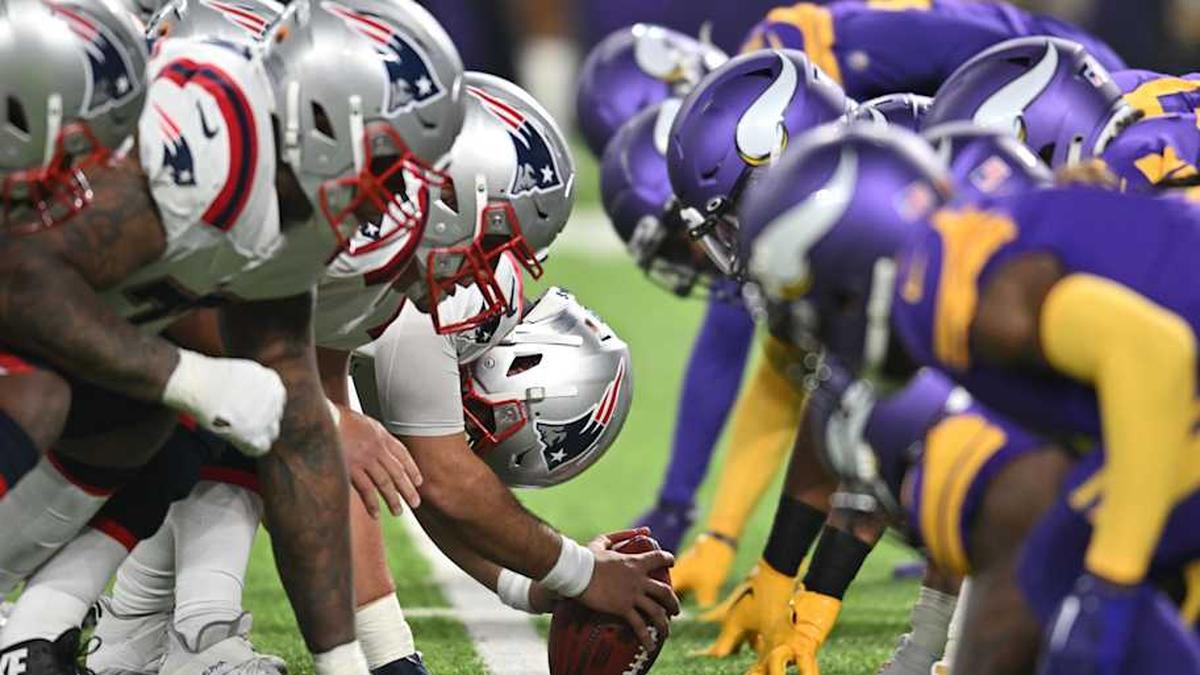  Nov 20, 2022; Minneapolis, Minnesota, USA; The line of scrimmage during the game between the Minnesota Vikings and the New England Patriots at U.S. Bank Stadium. Mandatory Credit: Jeffrey Becker-Imagn Images | Jeffrey Becker-Imagn Images 
