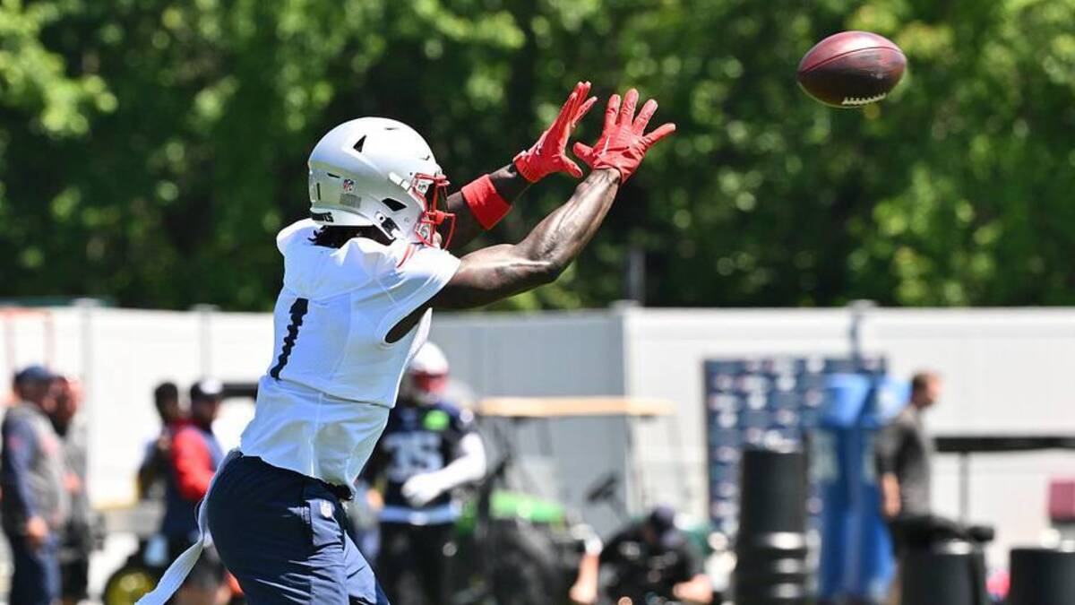  Jun 9, 2026; Foxborough, MA, USA; New England Patriots wide receiver A.J. Brown (1) makes a catch at minicamp at Gillette Stadium. Mandatory Credit: Eric Canha-Imagn Images | Eric Canha-Imagn Images 