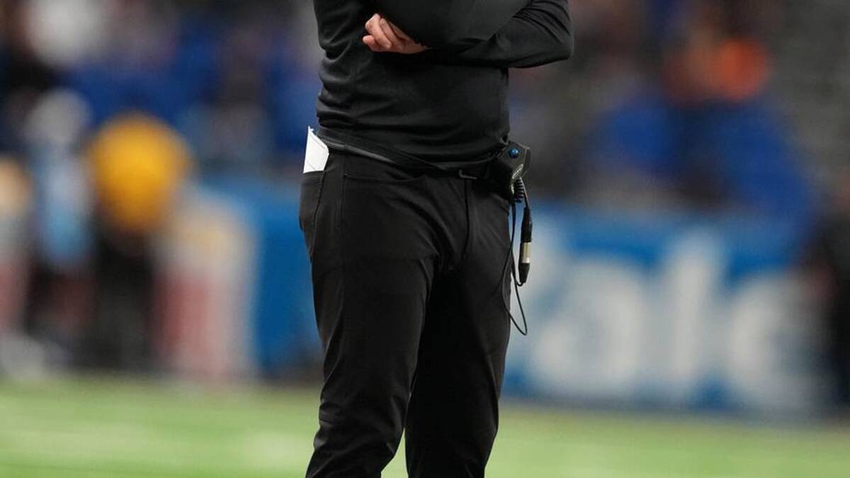  Dec 30, 2025; San Antonio, TX, USA; Southern California Trojans head coach Lincoln Riley watches from the sidelines against the TCU Horned Frogs in the first half during the Alamo Bowl at Alamodome. Mandatory Credit: Kirby Lee-Imagn Images | Kirby Lee-Imagn Images 