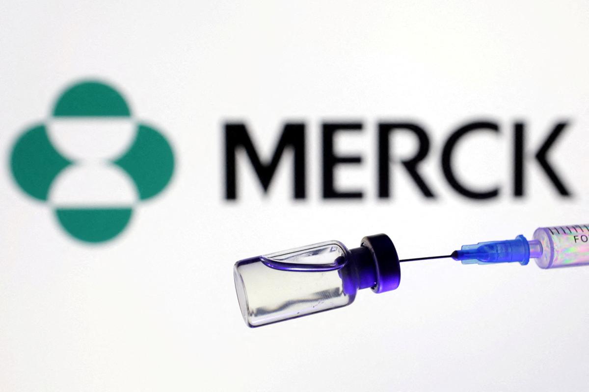 FILE PHOTO: A vial and syringe are seen in front of Merck logo in this illustration taken March 26, 2025. REUTERS/Dado Ruvic/Illustration/File Photo