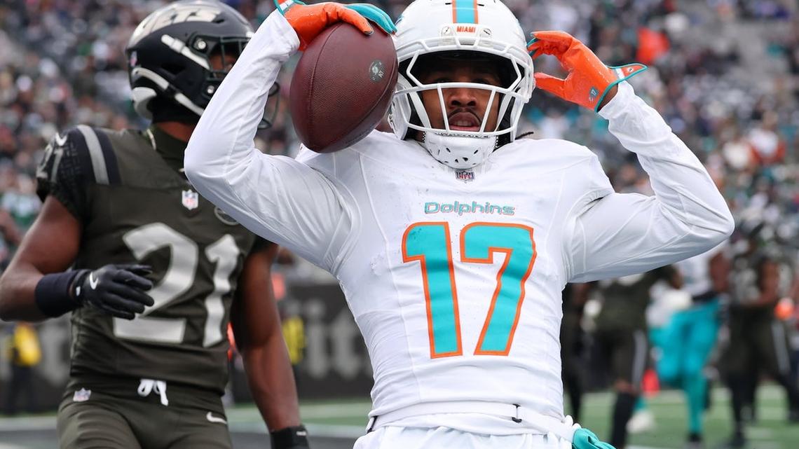 Broncos still third favorite in AFC West with Jaylen Waddle addition 