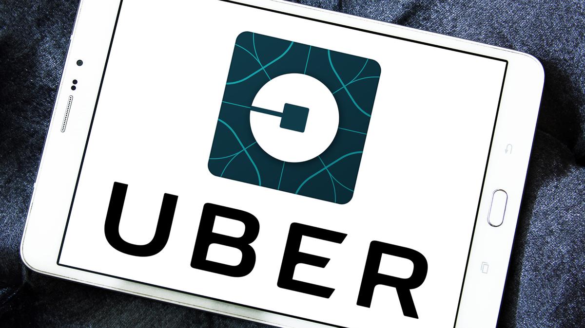 Una conductora de Uber enfrenta cargos luego de un incidente con dos pasajeras que trasladaba desde Miami a Hollywood, Broward.
