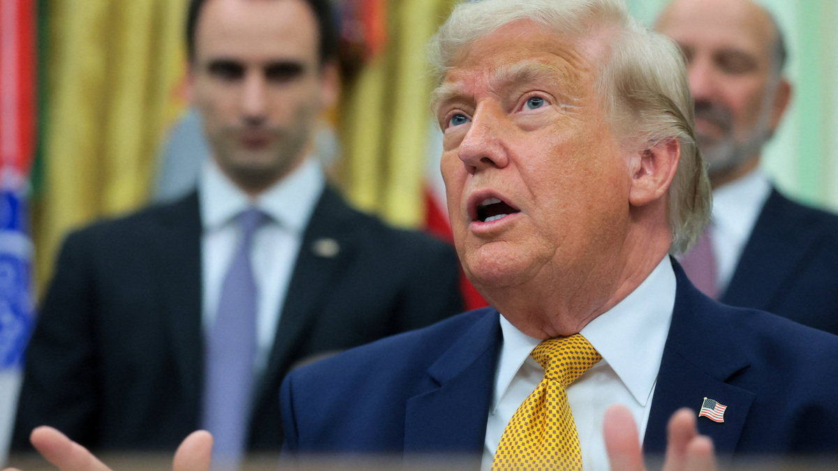 U.S. President Donald Trump speaks to reporters before signing two executive orders regarding quantum computing, in the Oval Office at the White House in Washington, D.C., U.S., June 22, 2026. REUTERS/Jonathan Ernst