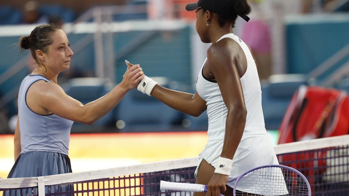 Coco Gauff struggles, but rallies to advance at Miami Open 