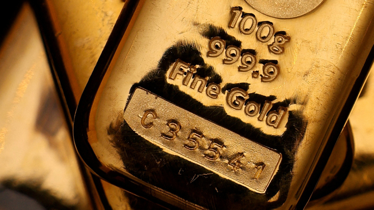Gold edges lower as investors weigh Fed rate signals | Charlotte Observer