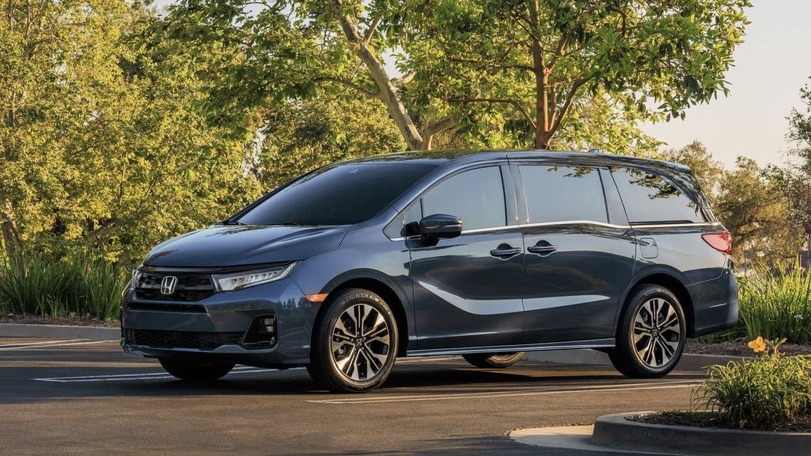2026 Toyota Sienna vs. Honda Odyssey: Which Minivan Is The Best Value? 