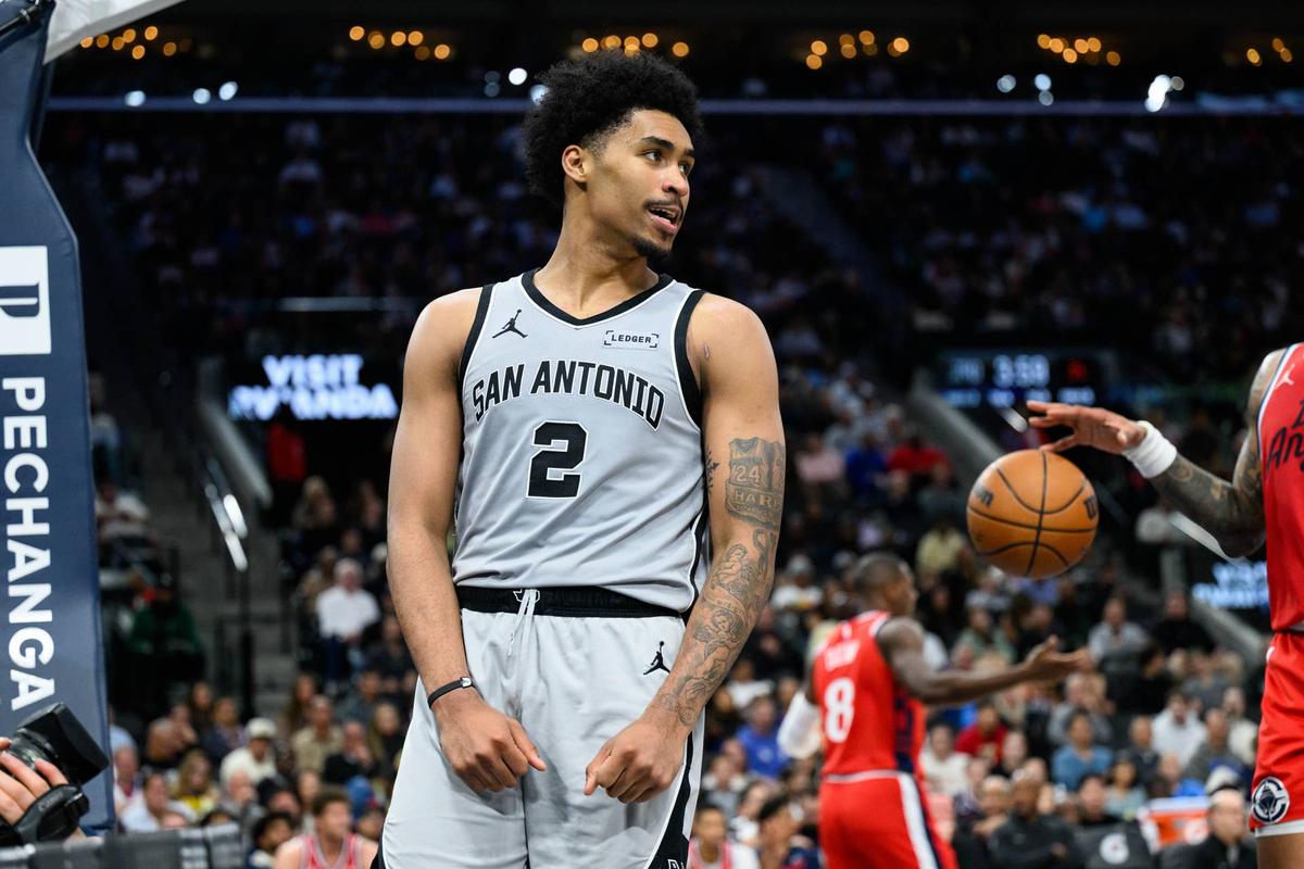  San Antonio Spurs guard Dylan Harper (2) reacts after scoring. William Liang-Imagn Images
