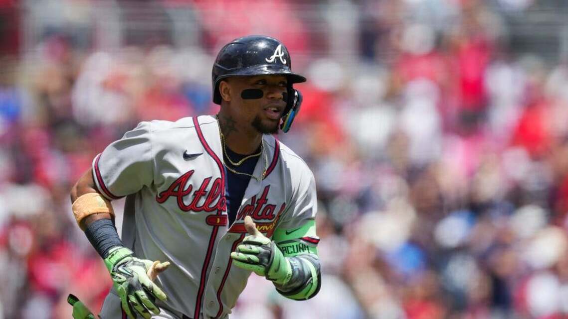 Braves' Ronald Acuna Jr. exits vs. White Sox with apparent leg injury 
