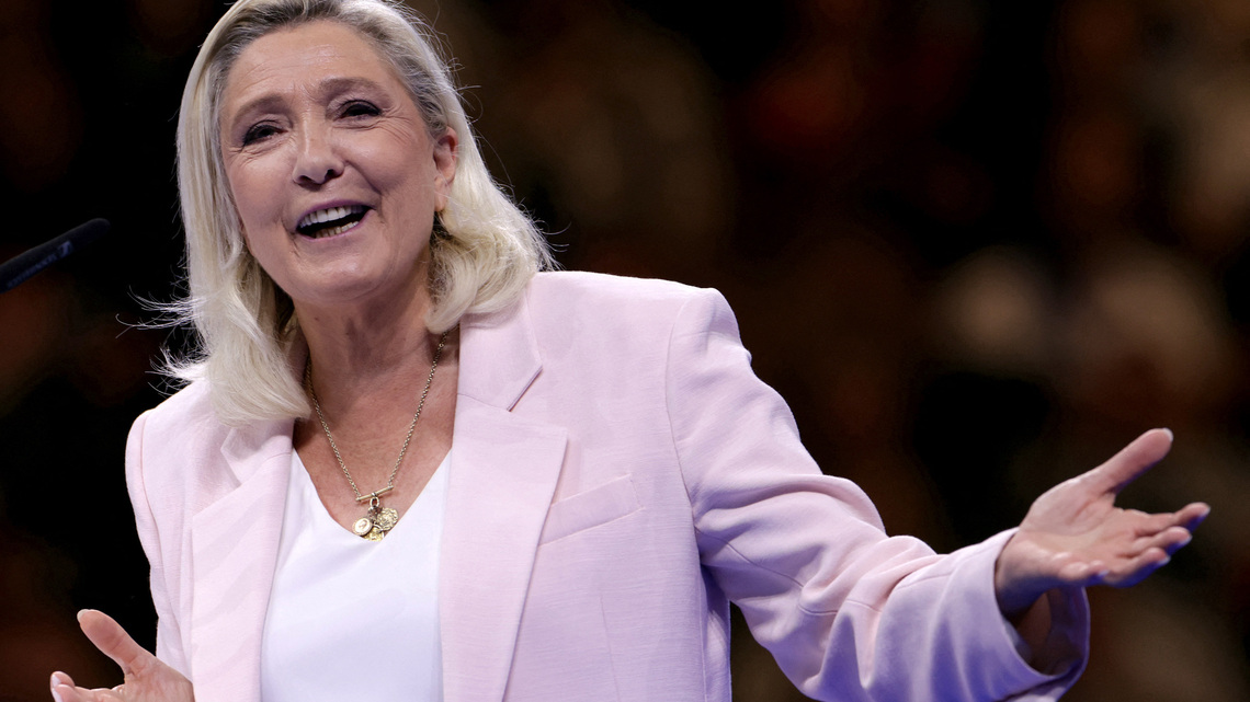 Le Pen vows French 'rebirth' as presidential campaign launches 