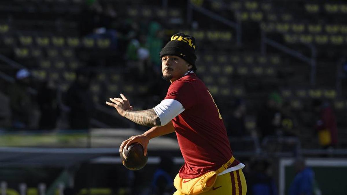  Nov 22, 2025; Eugene, Oregon, USA; Southern California Trojans quarterback Jayden Maiava (14) warms up before the game against the Oregon Ducks at Autzen Stadium. Mandatory Credit: Troy Wayrynen-Imagn Images | Troy Wayrynen-Imagn Images 