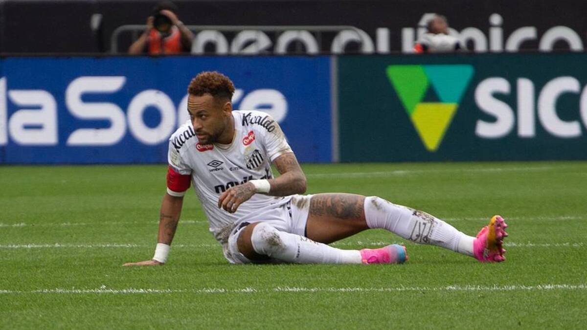  Neymar went down in action for Santos. | Bruno Escolastico Sousa Silva/NurPhoto/Getty Images 