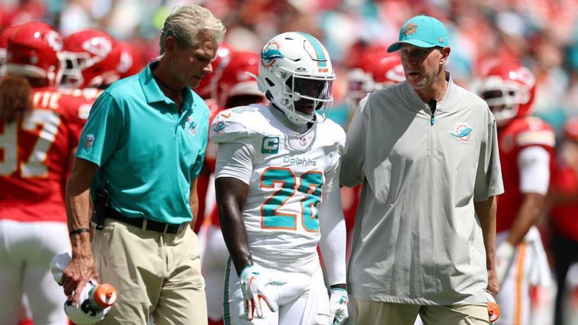 Why and How the Dolphins Might Have to Move Forward Without De'Von Achane