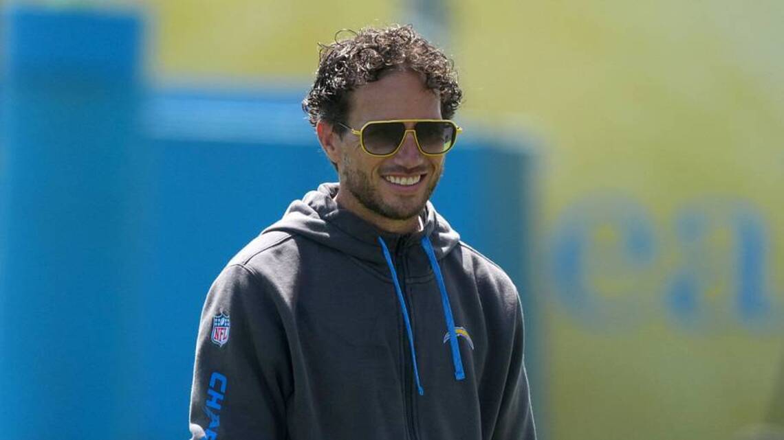 1 Bold Comment by Chargers' Mike McDaniel Creates More Questions Than Answers