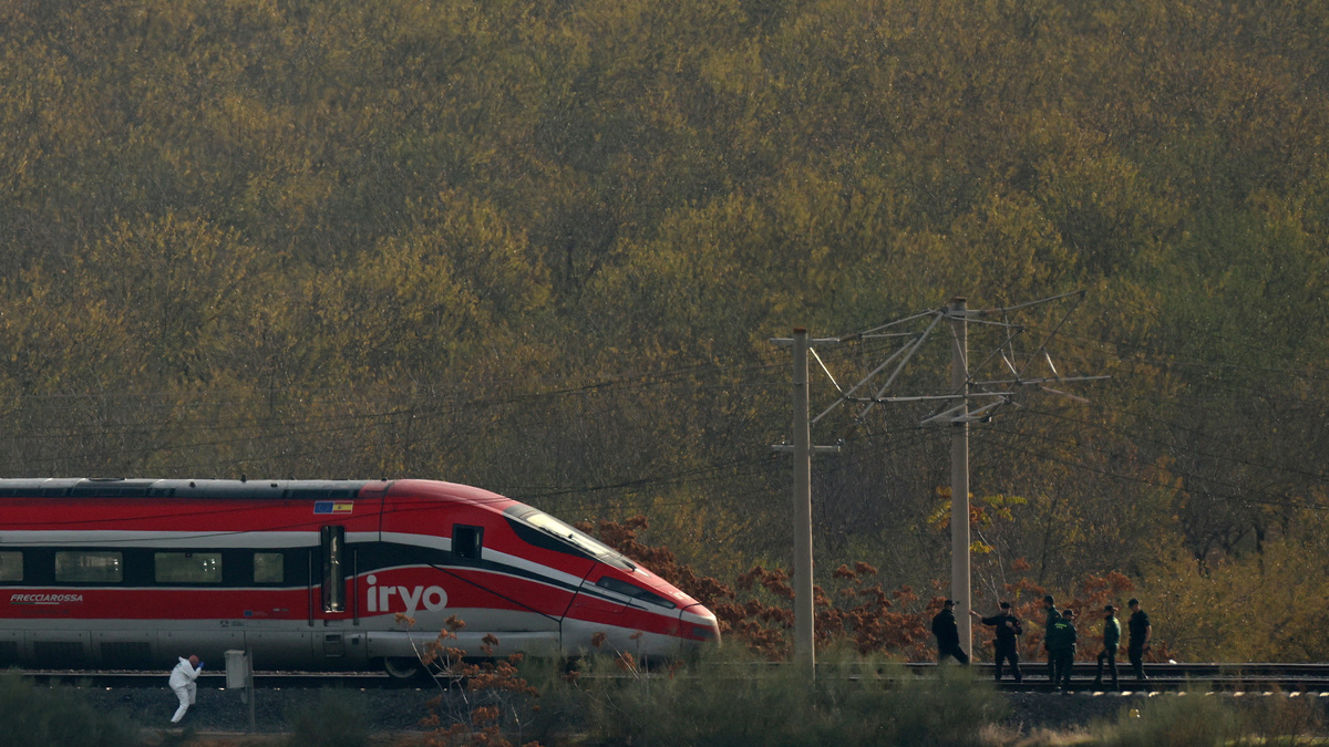 Spanish train was travelling at 160 kph when it smashed into second one ...