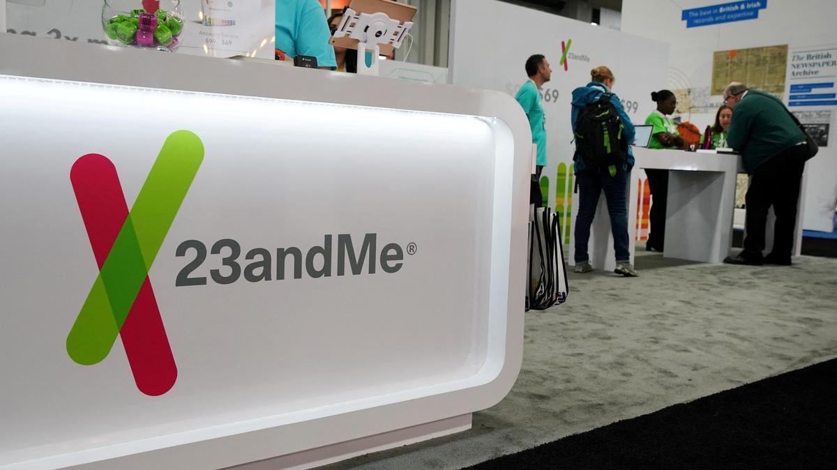 FILE PHOTO: Attendees visit the 23andMe booth at the RootsTech annual genealogical event in Salt Lake City, Utah, U.S., February 28, 2019.  REUTERS/George Frey/File Photo