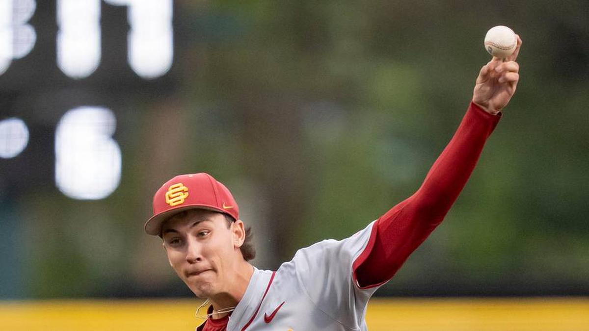 USC pitcher Mason Edwards throws a pitch as the Oregon Ducks host the USC Trojans on May 14, 2026, in Eugene, Oregon. | Ben Lonergan/The Register-Guard / USA TODAY NETWORK via Imagn Images 