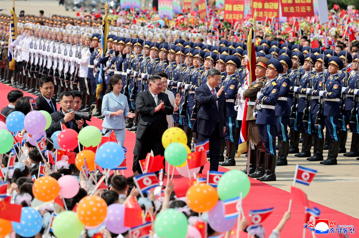 Chinese President Xi Jinping, his wife, first lady Peng Liyuan, North Korean leader Kim Jong Un and his wife Ri Sol Ju, walk as Xi Jinping departs follwing his state visit, in Pyongyang, North Korea, June 9, 2026, in this picture released by North Korea's official Korean Central News Agency June 10, 2026. KCNA via REUTERS