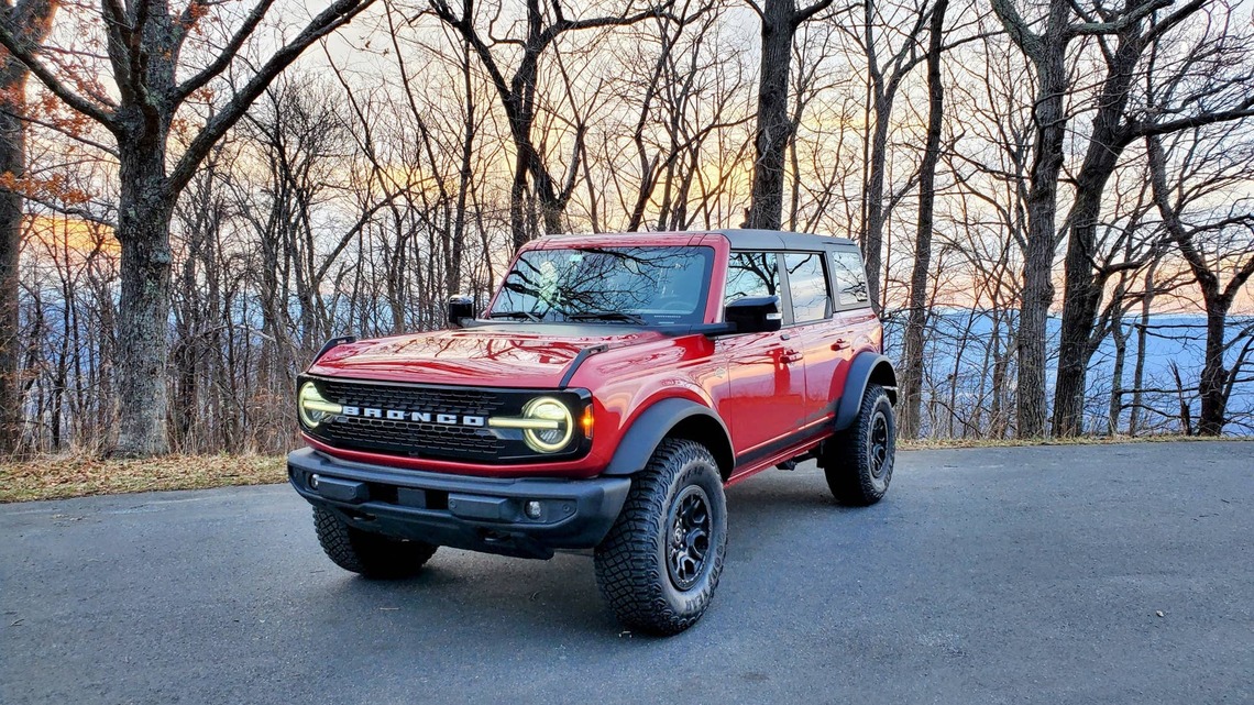 2026 Ford Bronco vs. Jeep Wrangler: Which One Is Safer?