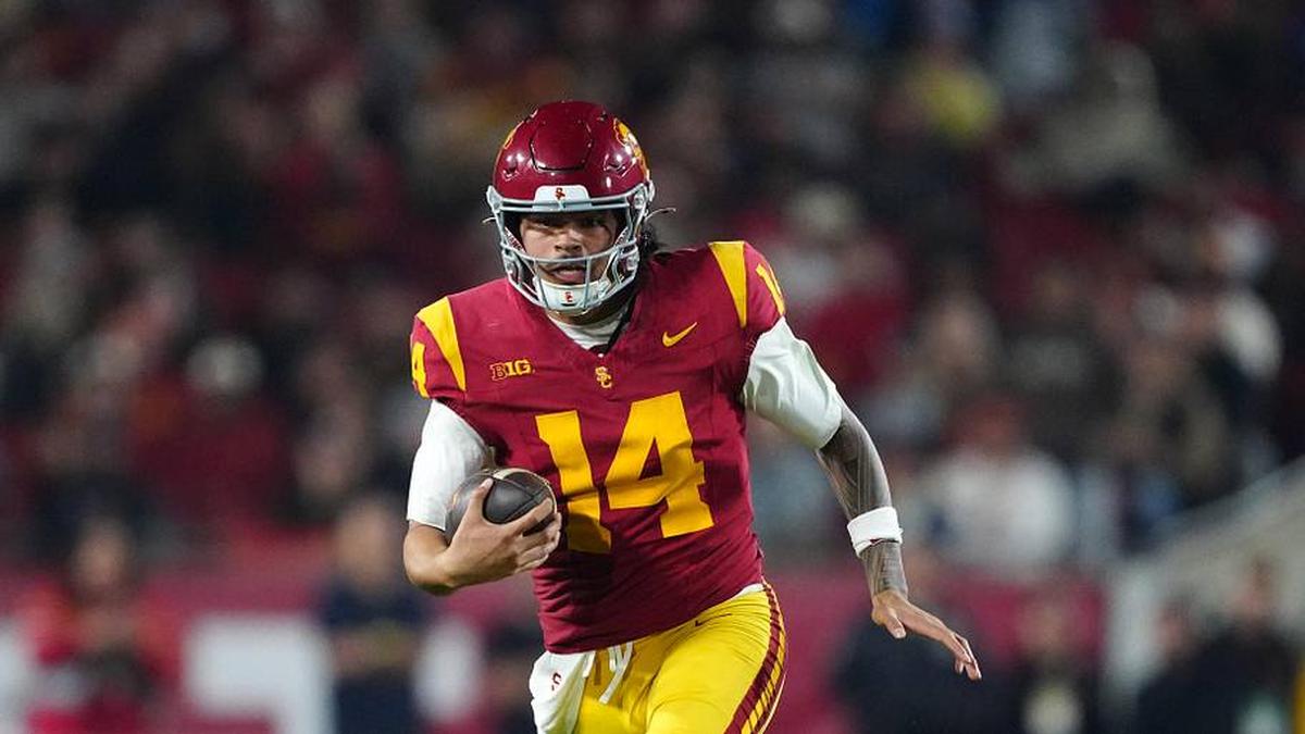  Nov 29, 2025; Los Angeles, California, USA; Southern California Trojans quarterback Jayden Maiava (14) carries the ball against the UCLA Bruins in the first half at United Airlines Field at Los Angeles Memorial Coliseum. Mandatory Credit: Kirby Lee-Imagn Images | Kirby Lee-Imagn Images 