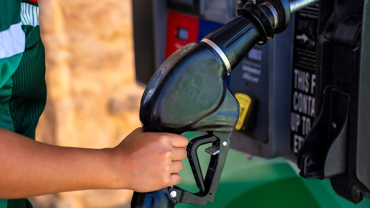 A customer tops off their fuel tank at the Sinclair station on CA-111 in Palm Desert, Calif., Tuesday, June 30, 2026.