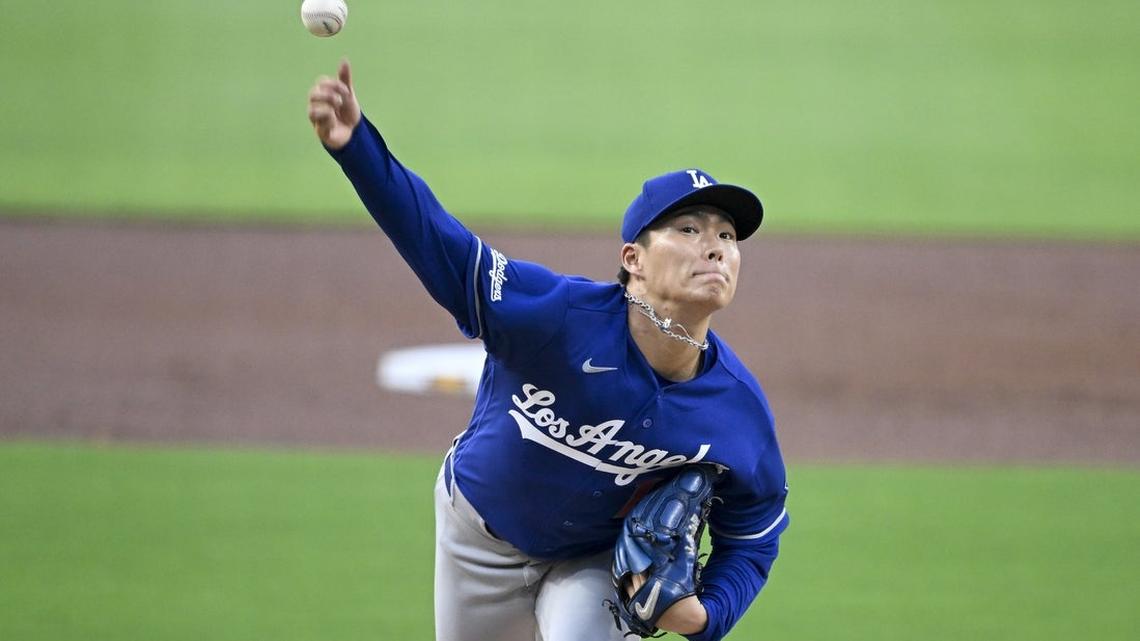Yoshinobu Yamamoto, Dodgers chase series win vs. Brewers   