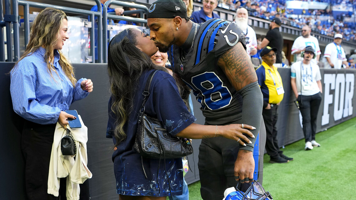 Simone Biles Kisses Husband Jonathan Owens Ahead of Texans vs. Colts Clash 