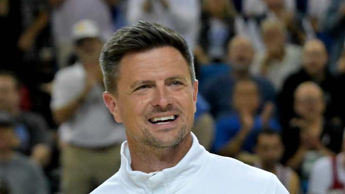  Jan 31, 2026; Los Angeles, California, USA; UCLA Bruins head football coach Bob Chesney is introduced during the basketball game against the Indiana Hoosiers at Pauley Pavilion presented by Wescom Financial. Mandatory Credit: Jayne Kamin-Oncea-Imagn Images | Jayne Kamin-Oncea-Imagn Images 