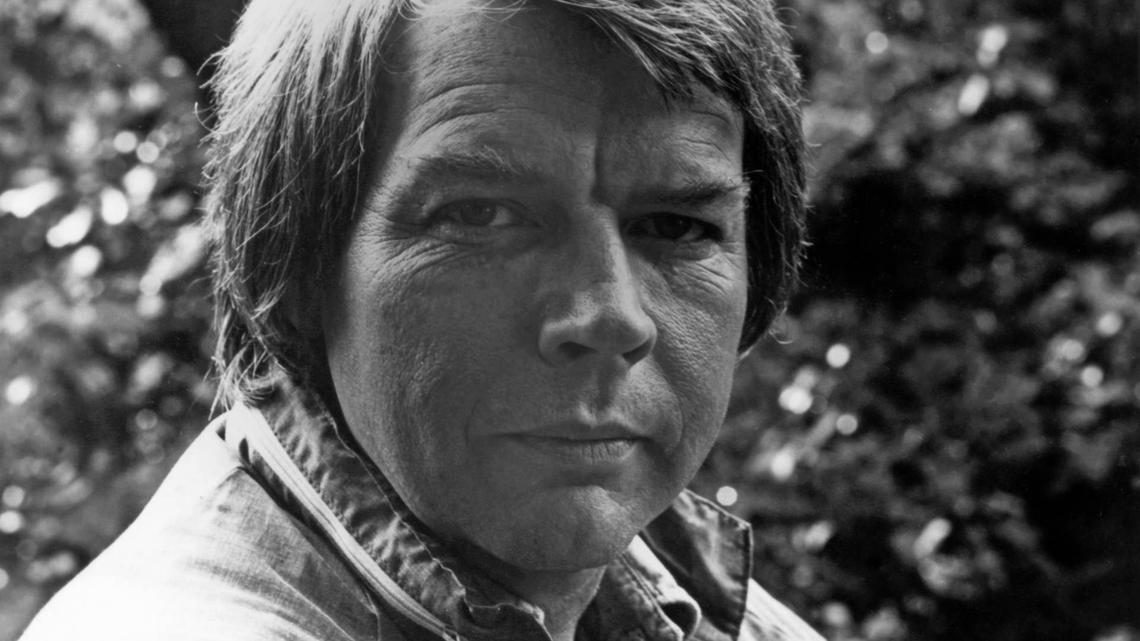 1975 Country Crossover, That Inspired a Hollywood Film, Became a No. 1 Road Trip Anthem 
