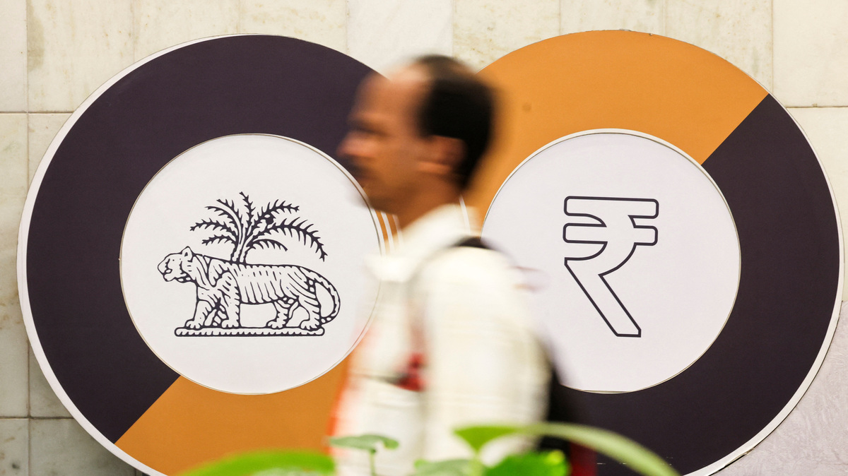 A man walks past a logo of the Reserve Bank of India (RBI) and the Indian Rupee inside the RBI headquarters in Mumbai, India, December 6, 2024. REUTERS/Francis Mascarenhas