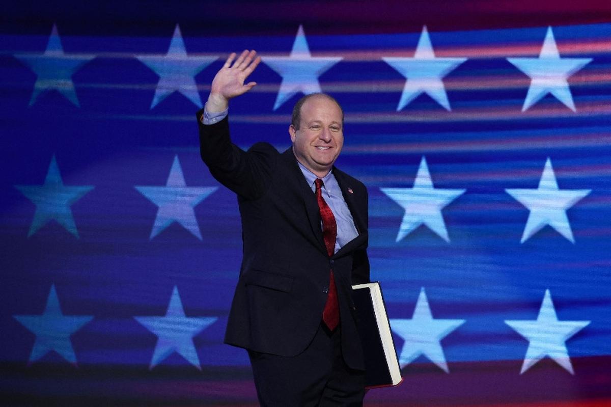 Colorado Governor Jared Polis holds a "Project 2025" book on Day 3 of the Democratic National Convention (DNC) in Chicago, Illinois, U.S., August 21, 2024. REUTERS/Mike Segar