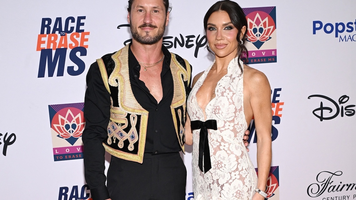 DWTS' Val Chmerkovskiy Defends Jenna Johnson After Lift Debate 
