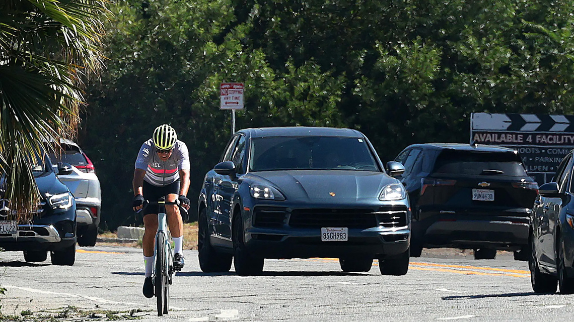 Commentary: Sacramento's micromanaging of a single lane in the Hollywood Hills 