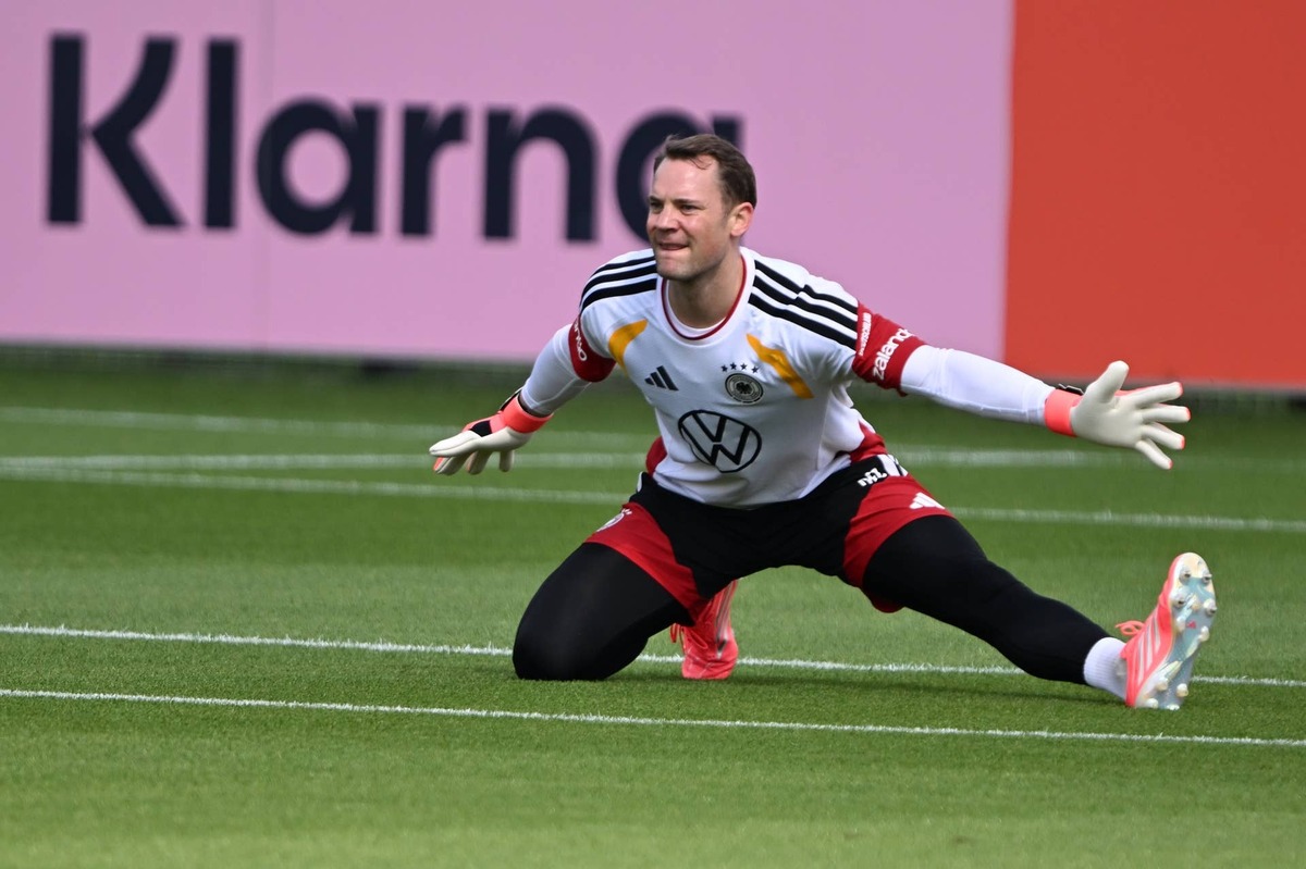 Goalkeeper Manuel Neuer warms up for training. Photo by Federico Gambarini/picture alliance via Getty Images