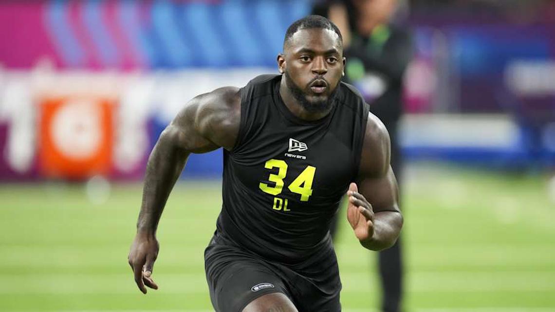  Feb 26, 2026; Indianapolis, IN, USA; Auburn defensive lineman Keyron Crawford (DL34) during the NFL Scouting Combine at Lucas Oil Stadium. Mandatory Credit: Kirby Lee-Imagn Images | Kirby Lee-Imagn Images 