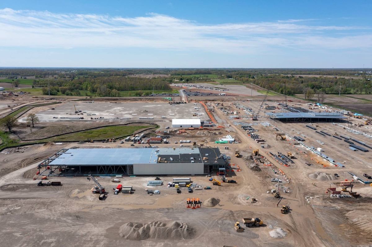  Data center developers are increasingly turning to on-site natural gas generation to avoid long grid-connection delays. 