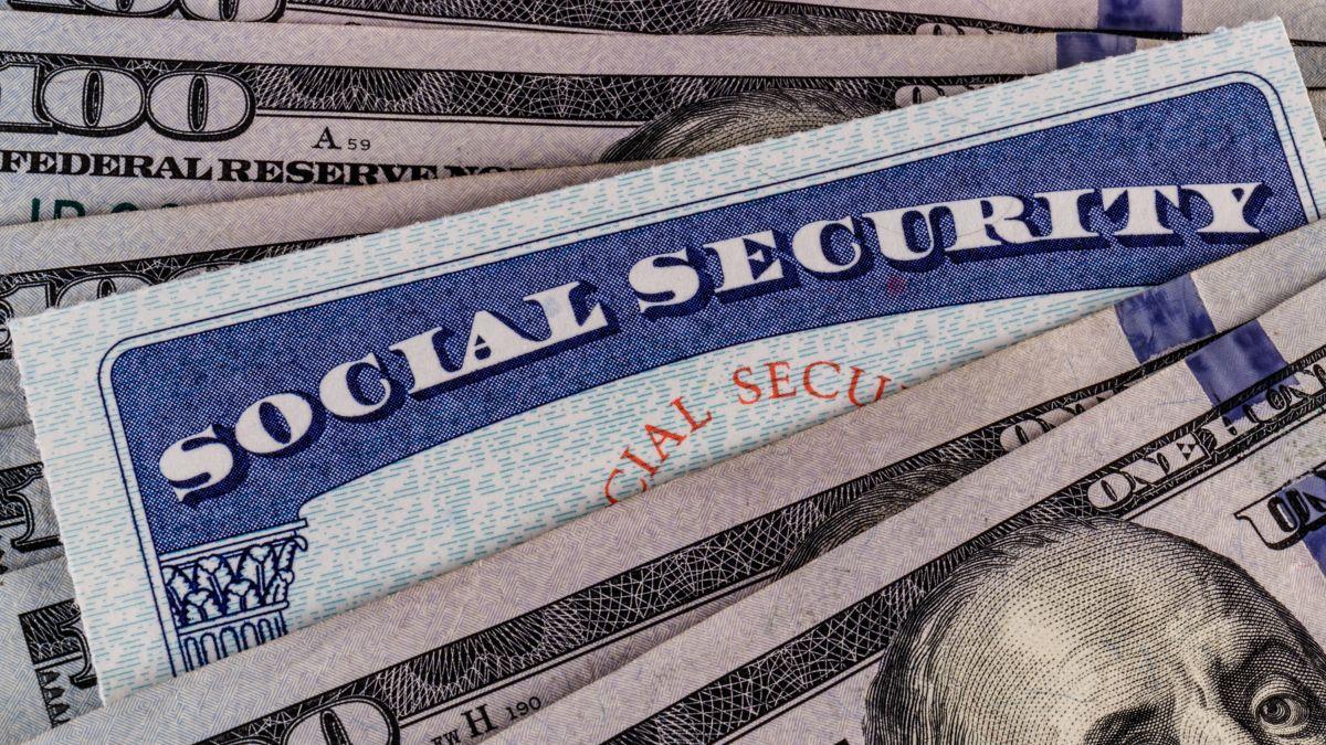 Social Security cardjetcityimage/Getty