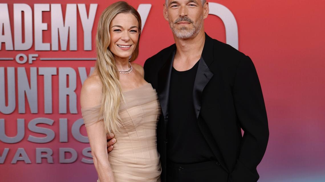 LeAnn Rimes Jokes About Teeth Falling Out in Eddie Cibrian Marriage Tribute 