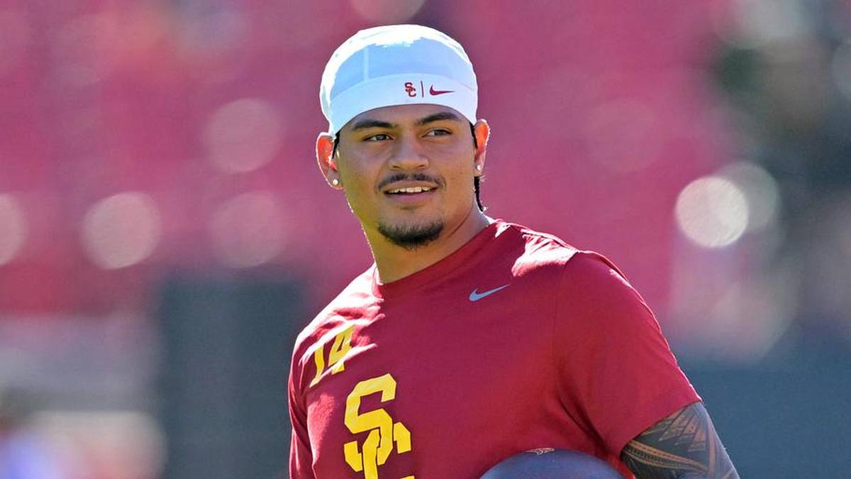  Oct 11, 2025; Los Angeles, California, USA; USC Trojans quarterback Jayden Maiava (14) warms up prior to the game against the Michigan Wolverines at United Airlines Field at the Los Angeles Memorial Coliseum. Mandatory Credit: Jayne Kamin-Oncea-Imagn Images | Jayne Kamin-Oncea-Imagn Images 
