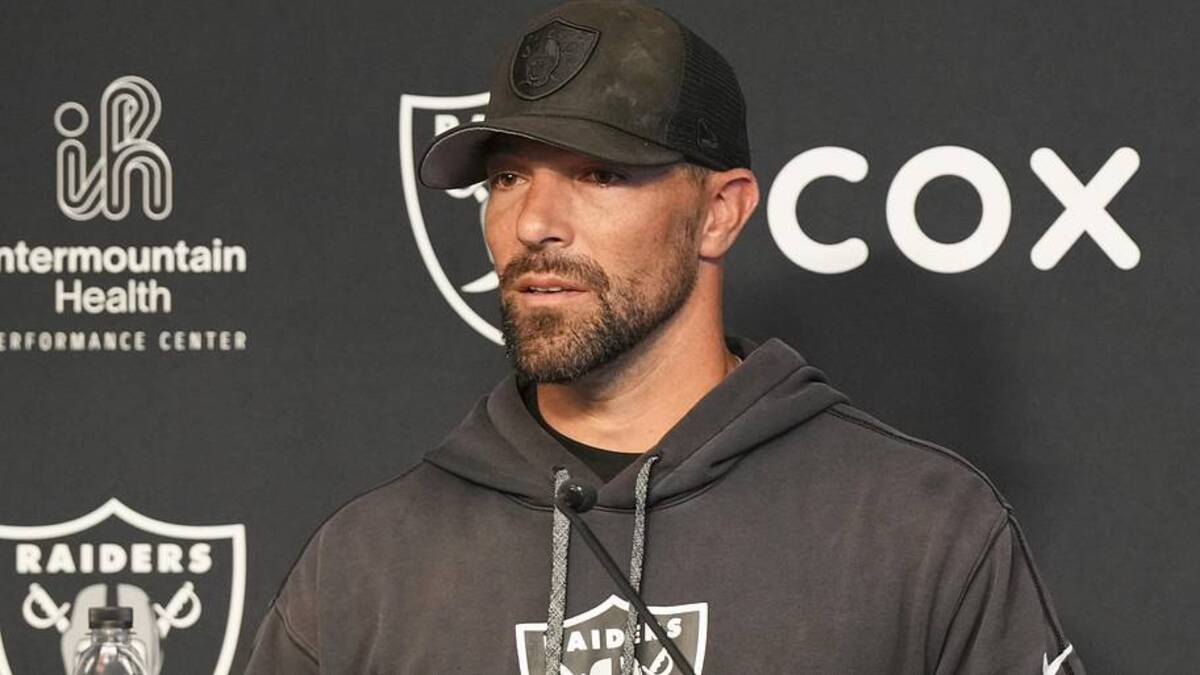  Jun 3, 2026; Henderson, NV, USA; Las Vegas Raiders defensive coordinator Rob Leonard speaks during a news conference during organized team activities at Intermountain Health Performance Center. Mandatory Credit: Candice Ward-Imagn Images | Candice Ward-Imagn Images 