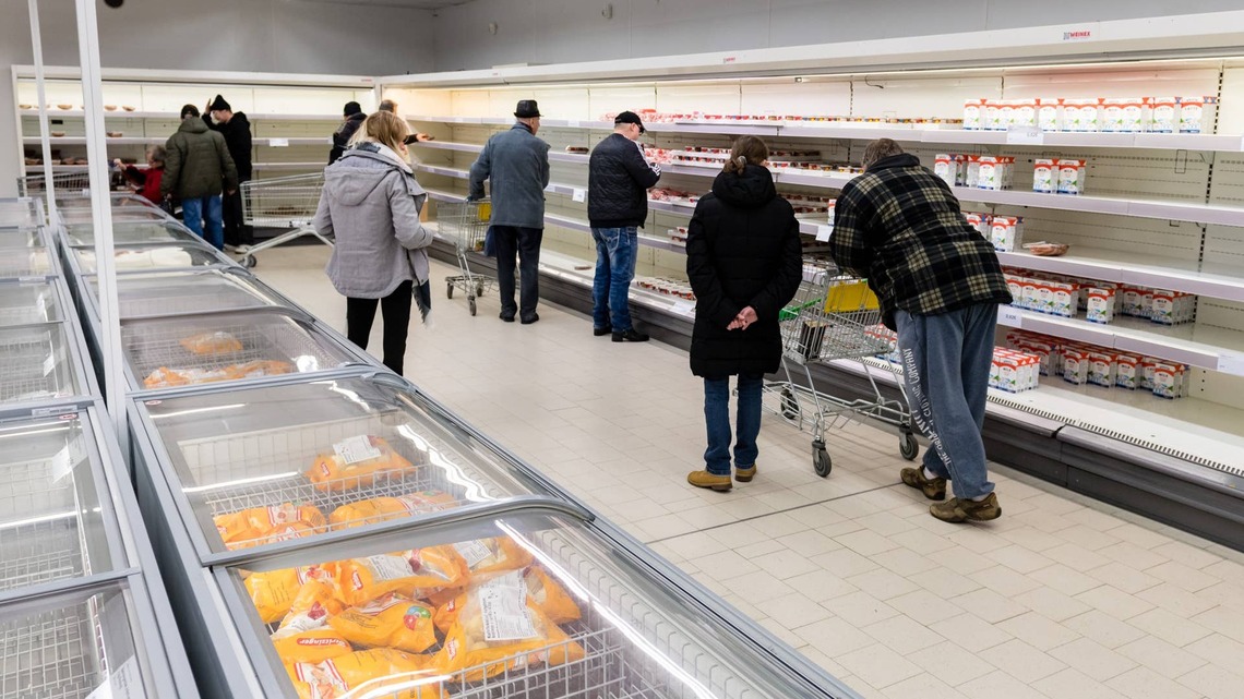 Ahold Delhaize USA cuts expansion plans as store closures mount 