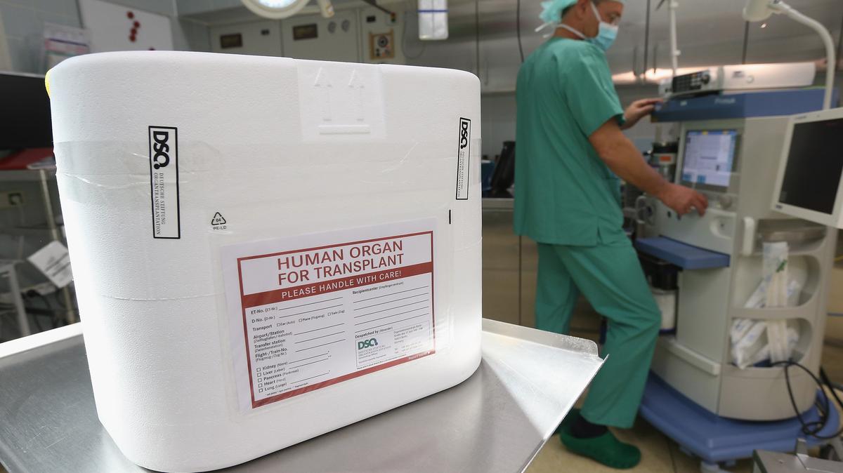 In a media event provided by the German Foundation for Organ Transplants (Deutsche Stiftung Organtransplantation) an empty styrofoam box used for transporting human organs sits on a cart in an operation room as a DSO employee stands nearby at the Vivantes Neukoelln clinic on Sept. 28, 2012, in Berlin. (Sean Gallup/Getty Images/TNS)